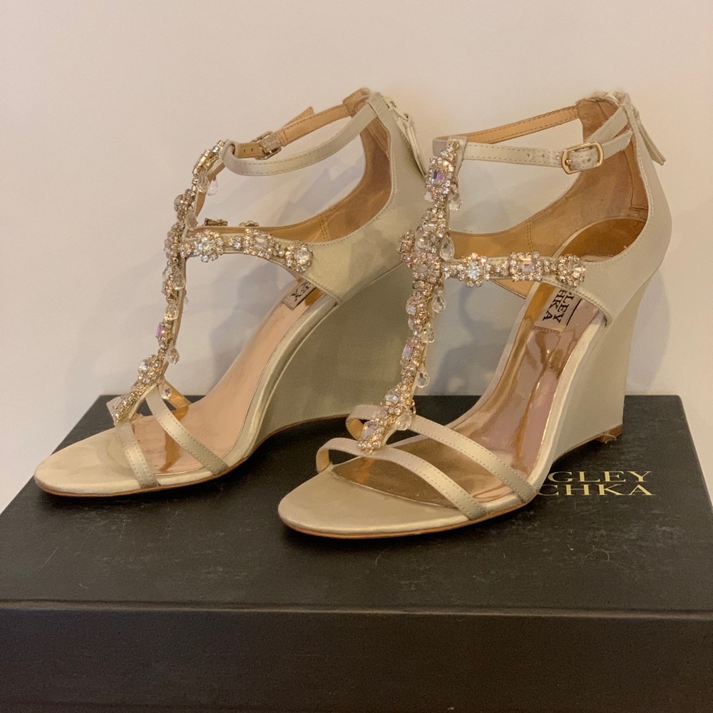 Wedding shoes . Super comfortable. Worn for a few hours.